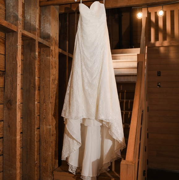 Wedding dress - Picture 1 of 4